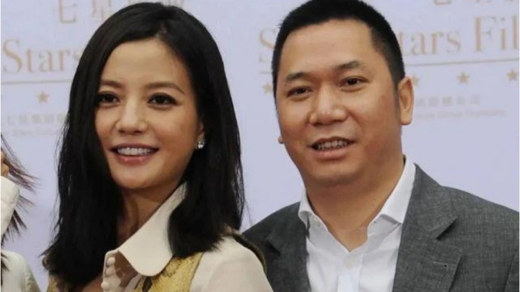 趙薇稱多年前已與黃有龍離婚 公司「披露易」仍顯示有配偶權(quán)益