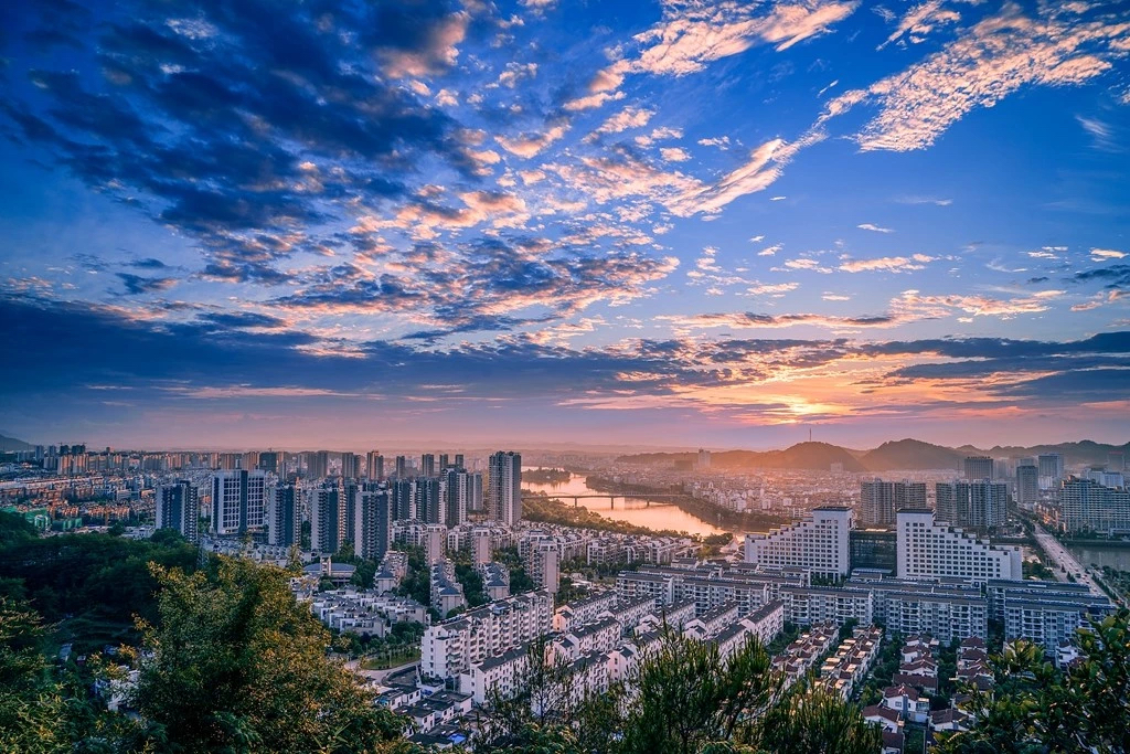 安徽黃山：「工業(yè)強區(qū)」的「屯溪氣象」