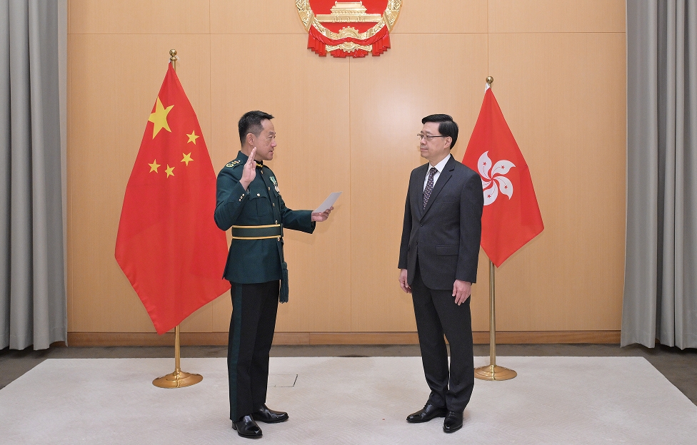 陳子達(dá)宣誓就任海關(guān)關(guān)長 稱獲任命是「任重道遠(yuǎn)」