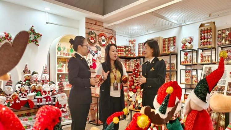 廣州市外貿(mào)規(guī)模歷史上首度在前11月突破萬億元