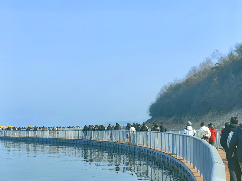 岸線游步道揭面紗  皖黃山區(qū)太平湖舉辦元旦迎新漫步活動