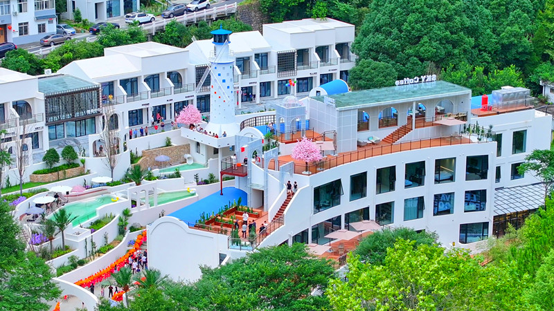 皖黃山區(qū)：湯口版的「聖托里尼」  南大門的藍(lán)白浪漫