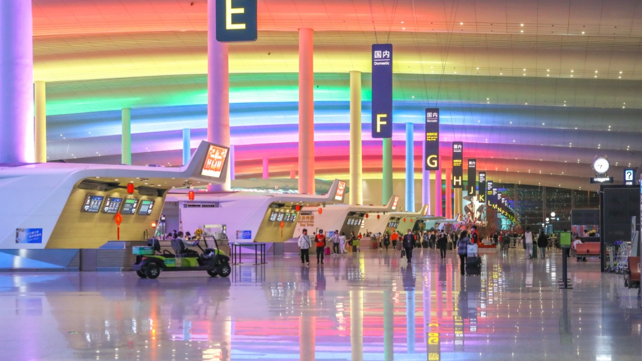 白雲(yún)機(jī)場2024年旅客吞吐量創(chuàng)新高  達(dá)7636.9萬人次！