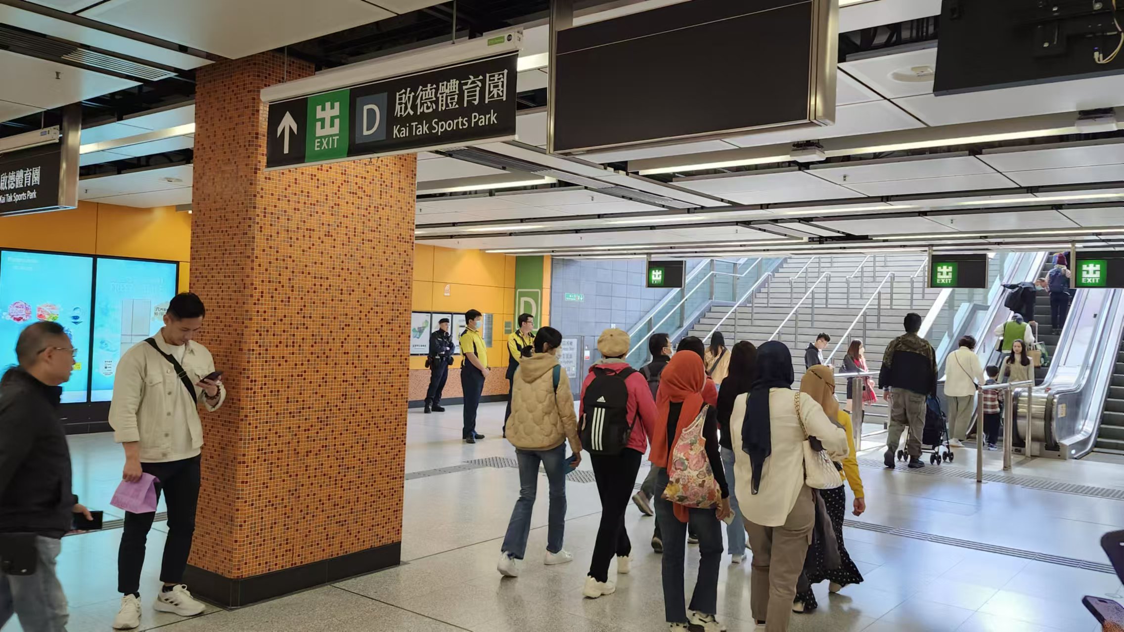 啟德體育園主場(chǎng)館5日首辦測(cè)試賽 人流開始增加