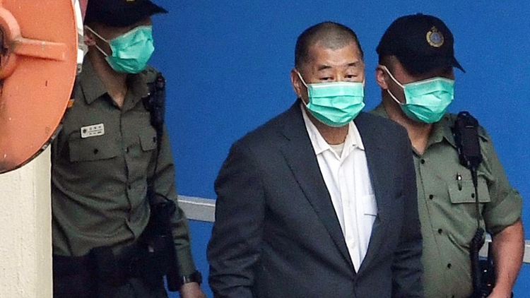 黎智英案｜訪(fǎng)談節(jié)目中多番稱(chēng)臺(tái)灣為「國(guó)家」 法官質(zhì)疑黎智英倡議「臺(tái)獨(dú)」