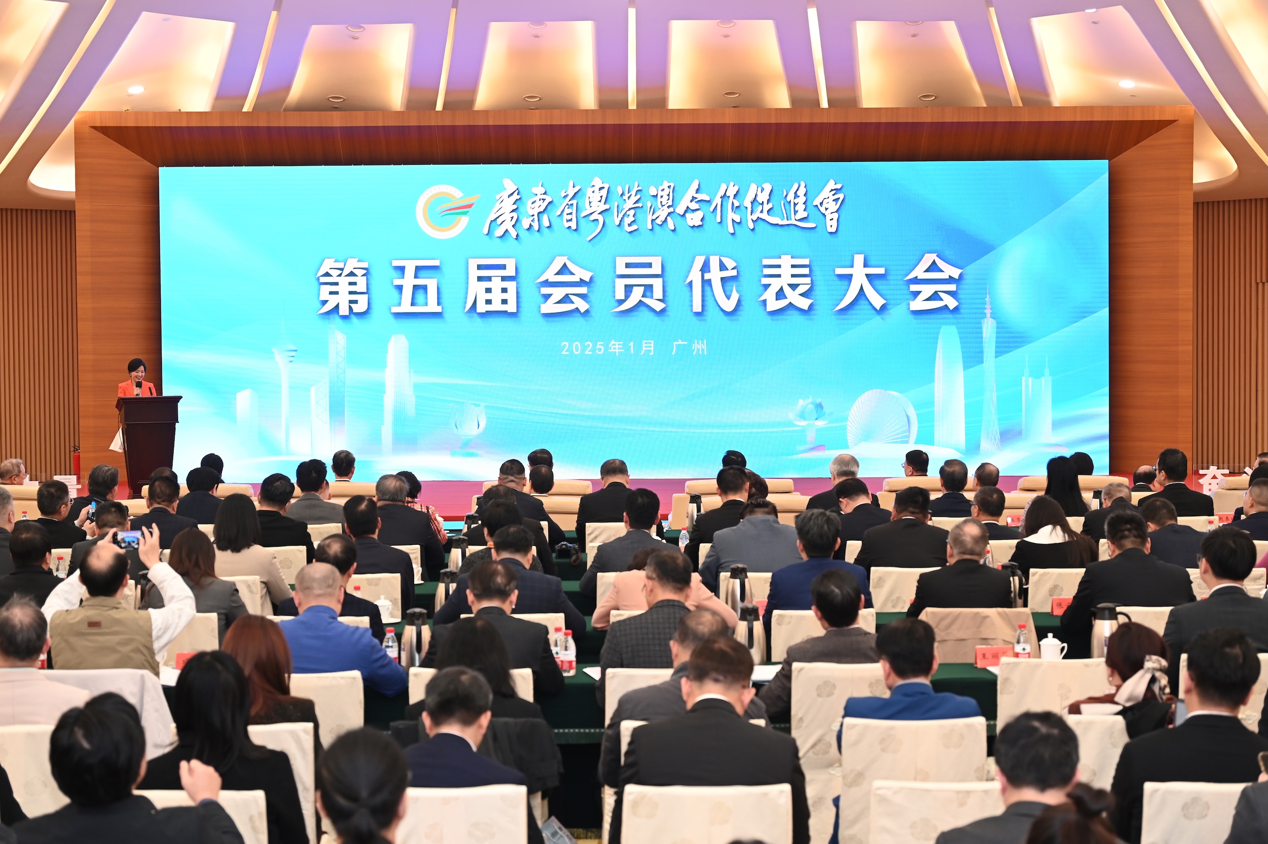 廣東粵港澳合作促進(jìn)會第五屆會員代表大會在廣州舉行  行政長官李家超：期促進(jìn)會推動粵港澳合作拓展更廣領(lǐng)域、邁上更高臺階