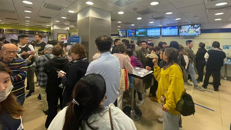 六合彩新年金多寶1.28億頭獎今晚開獎 投注站熱鬧見人龍