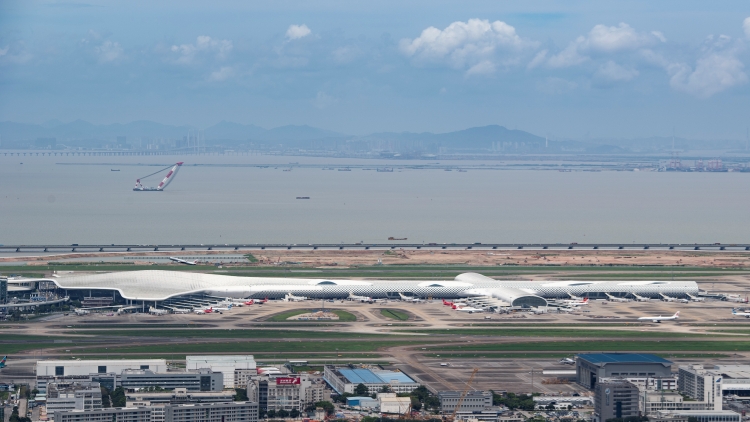 深圳機(jī)場(chǎng)為西藏震區(qū)開(kāi)闢綠色通道