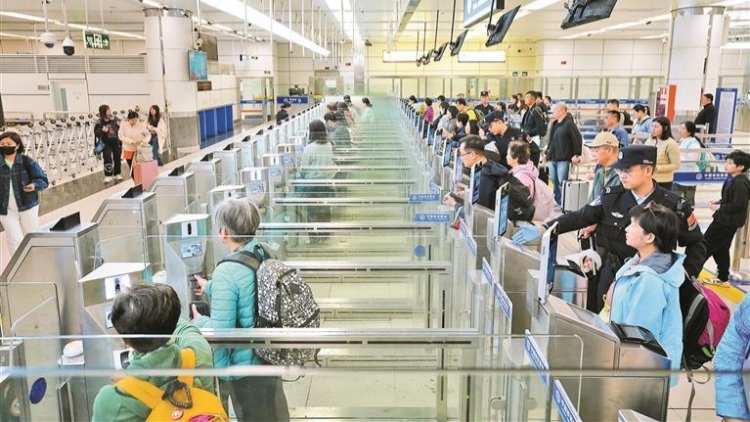 2024年深圳灣口岸出入境客流量增長(zhǎng)約50%