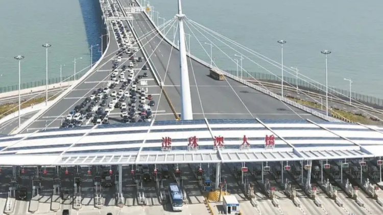 港珠澳大橋穿梭巴士「加班」 計(jì)劃春運(yùn)期間每天往返香港約1500班次