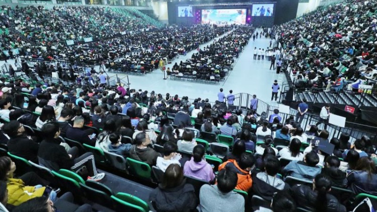 第二期共創(chuàng)明「Teen」計(jì)劃舉行畢業(yè)典禮 陳國(guó)基希望畢業(yè)學(xué)員做到薪火相傳