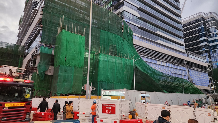 啟德承昌道醫(yī)院地盤棚架倒塌11人傷 醫(yī)管局：暫停工作 保留追究承建商權(quán)利
