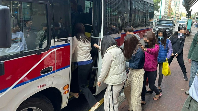 警方屯門搗破非法賭場(chǎng)無牌酒吧等場(chǎng)所 拘捕69人最細(xì)13歲