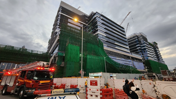 追蹤報(bào)道｜啟德新急癥醫(yī)院地盤(pán)棚架倒塌意外 4人危殆2人嚴(yán)重