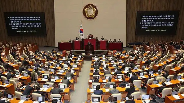 韓國執(zhí)政黨決定單獨(dú)向國會(huì)提交「緊急戒嚴(yán)特檢法」