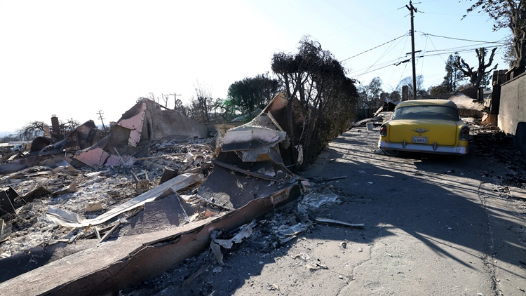 洛杉磯山火導(dǎo)致至少25人死亡 超9萬(wàn)人被疏散