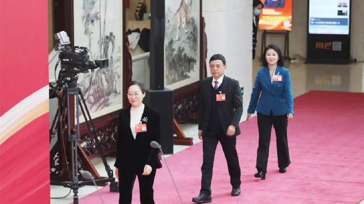 「委」 以重任： 「委員通道」話(huà)民生暖人心