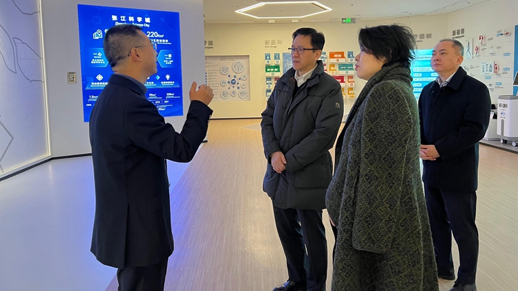 孫東結(jié)束訪(fǎng)滬 考察張江科學(xué)城 到訪(fǎng)中國(guó)商用飛機(jī)總裝製造中心