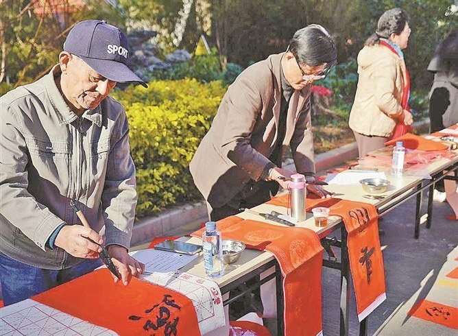 廈門市湖里區(qū)覺(jué)性書(shū)院舉辦書(shū)法家送福活動(dòng)