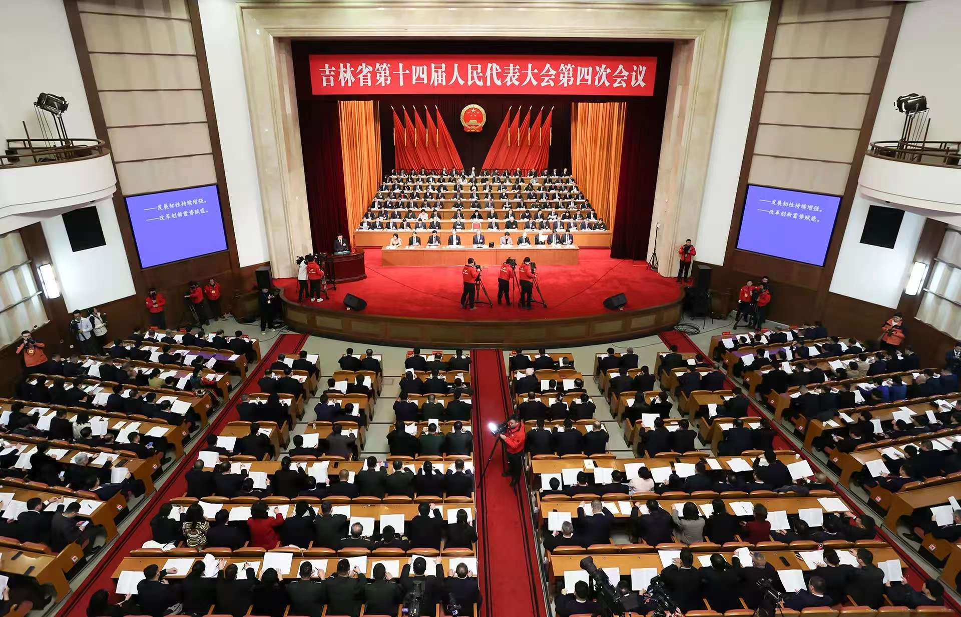 吉林省發(fā)展和改革委員會(huì)黨組書記、主任 張志新——吉林省第十四屆人民代表大會(huì)第四次會(huì)議 政協(xié)吉林省第十三屆委員會(huì)第三次會(huì)議 廳局長通道