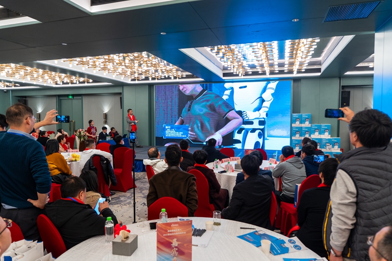 「湘江1號」健康陪護人形機器人重磅發(fā)布