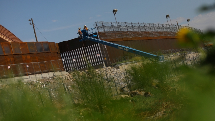 美媒：特朗普就職後將續(xù)建邊境牆