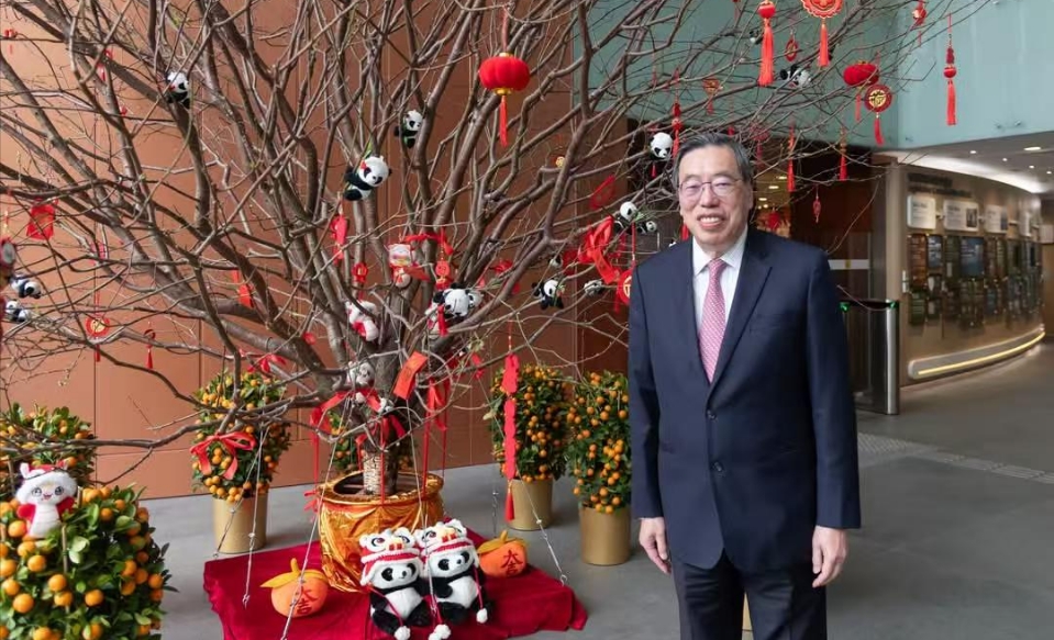 梁君彥：立法會(huì)喜迎新春 蛇年香港大展「熊」「桃」