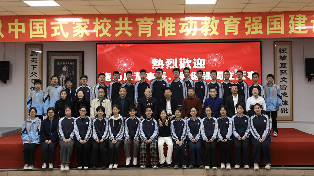 立德樹人 創(chuàng)新書寫教育強(qiáng)國的答卷 訪香港華僑華人總商會榮譽會長施乃康