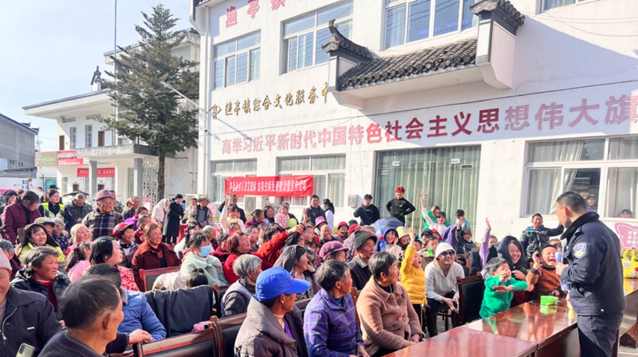 農(nóng)民演農(nóng)民看農(nóng)民享 皖黟縣漁亭鎮(zhèn)紅火「村晚」秀出振興新活力