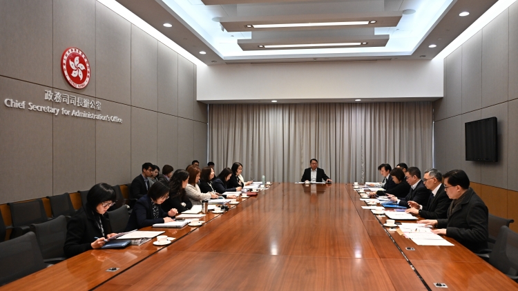 入境處估內(nèi)地春節(jié)黃金周867萬人次進(jìn)出香港 政府將協(xié)調(diào)口岸及加強(qiáng)公共運(yùn)輸配套