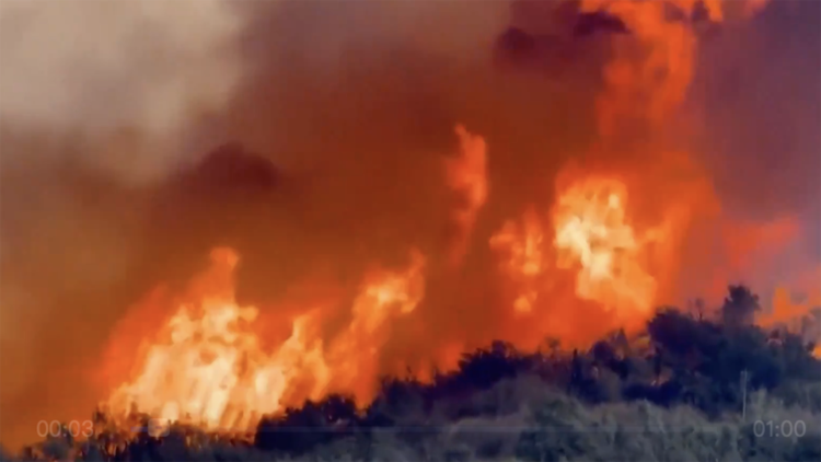 美國加州新爆發(fā)山火繼續(xù)蔓延 超5萬人收到疏散命令或警告
