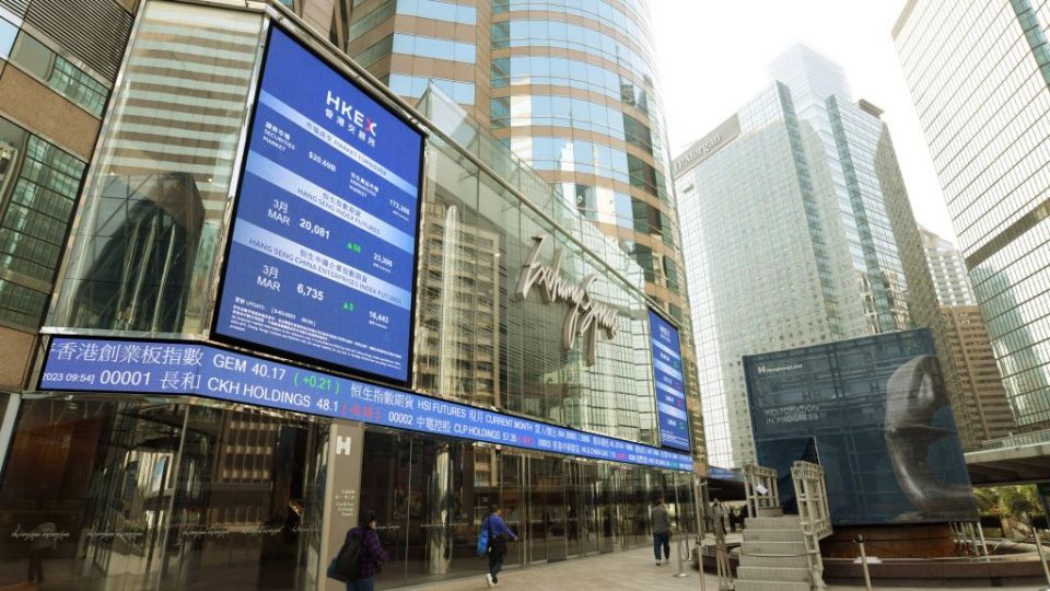 【午市焦點(diǎn)】港股半日升47點(diǎn) 兩萬(wàn)點(diǎn)關(guān)口得而復(fù)失