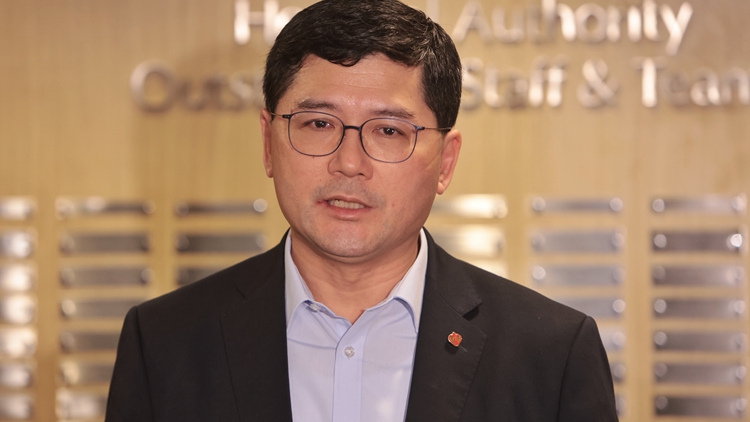 消息指醫(yī)管局行政總裁高拔陞今年7月約滿後離任