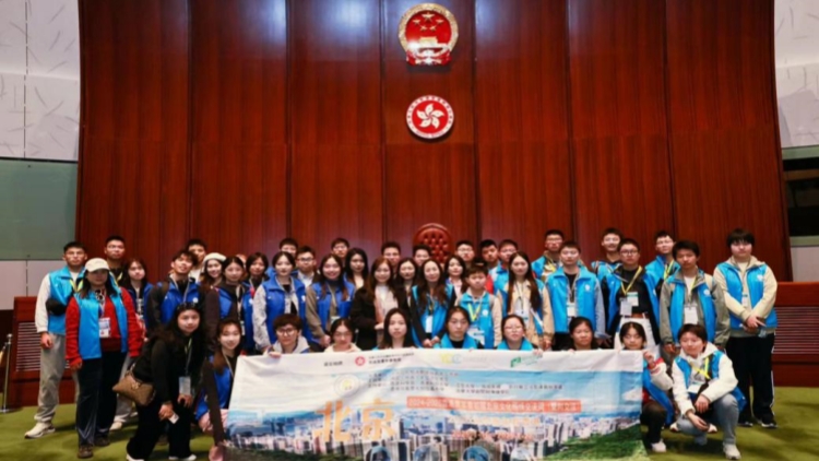 內(nèi)地師生組團(tuán)訪港交流 感受香港多元文化