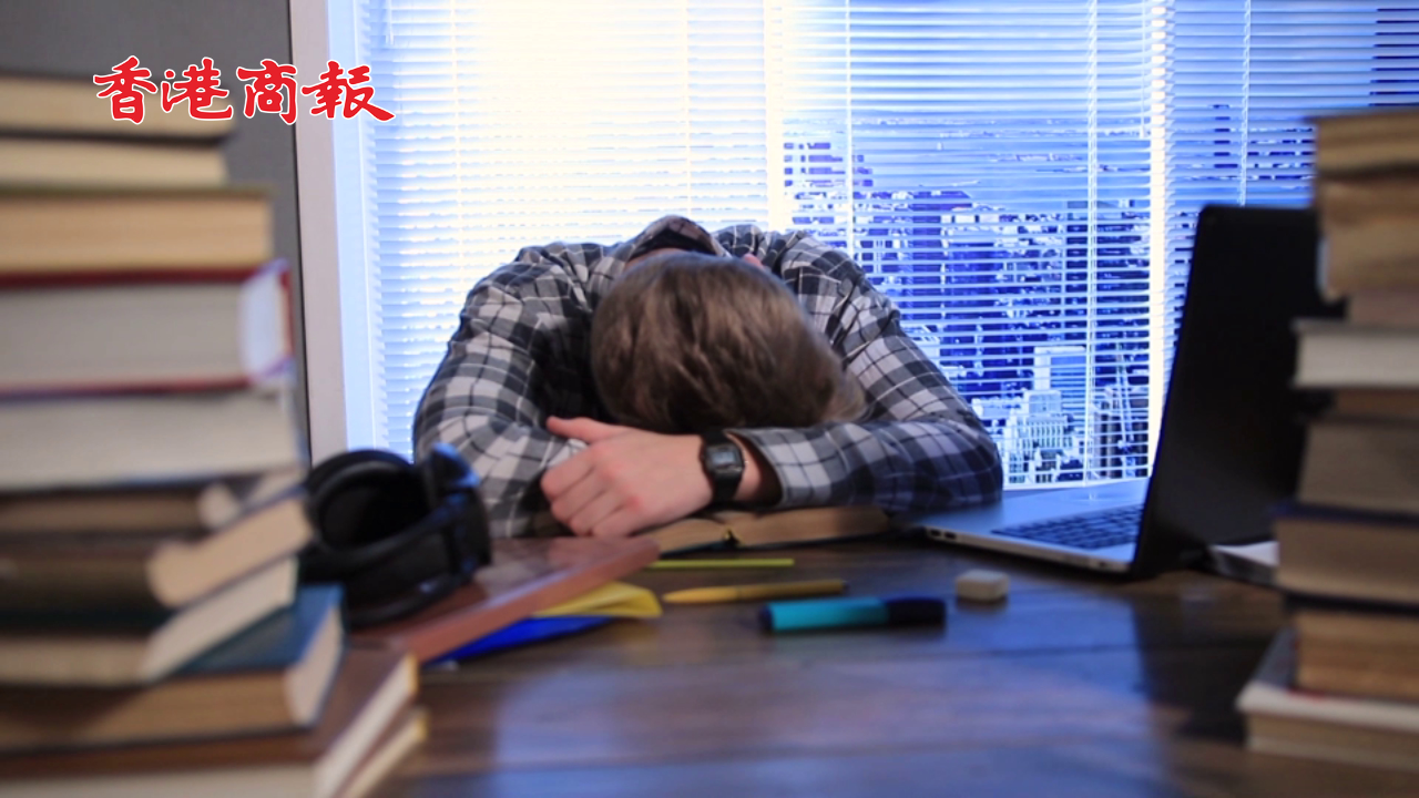 有片丨2名內(nèi)地學生在港被騙過千萬 李家超回應：警方與大學加強合作