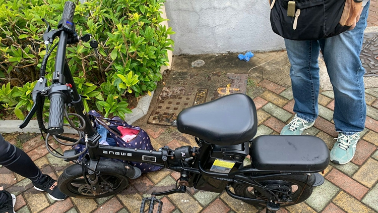 大嶼山交通日警方發(fā)出96張罰單及21張傳票 拘捕2人