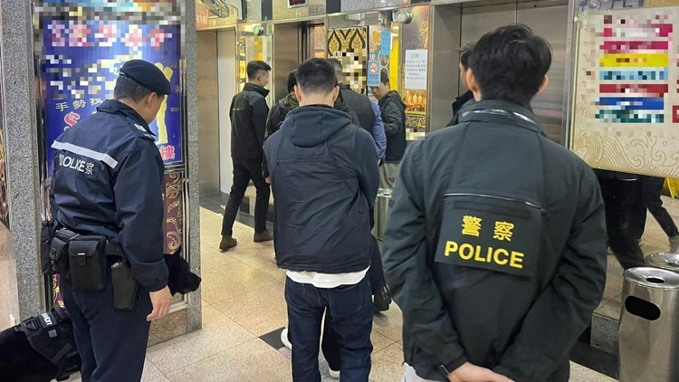 警方旺角打擊罪惡巡查多處所 搗破非法釣魚機(jī)賭檔 拘捕8人