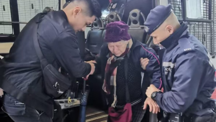 牛頭角九旬婦走失迷途 衝鋒隊(duì)帶署母子重聚