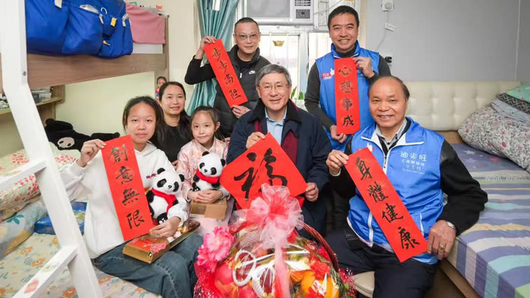 卓永興：歲晚給市民拜早年 向基層市民送上關(guān)愛(ài)