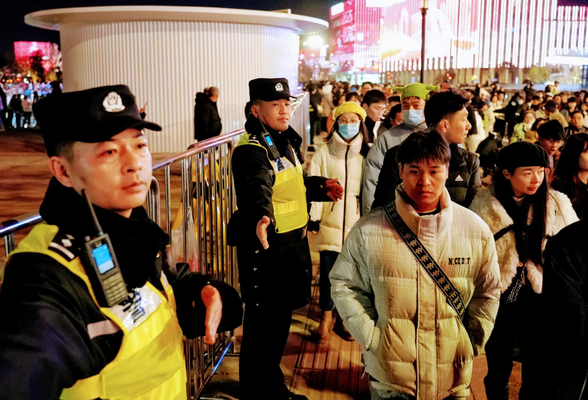 上海警方強化春節(jié)安保