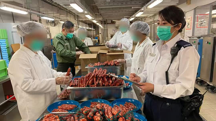 楊何蓓茵：公務(wù)員盡責履職 共建關(guān)愛社會