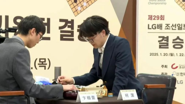 柯潔回應(yīng)決賽爭(zhēng)議時(shí)落淚，數(shù)次重申「永不妥協(xié)」