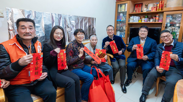 林定國訪堅(jiān)尼地城居民 向區(qū)內(nèi)長者送上節(jié)日祝福