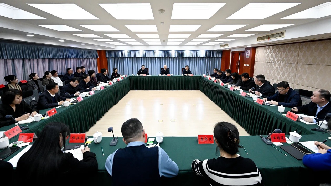 何以吉林 如斯講述！——吉林省委書(shū)記黃強(qiáng)與新聞界座談?dòng)懈? title=