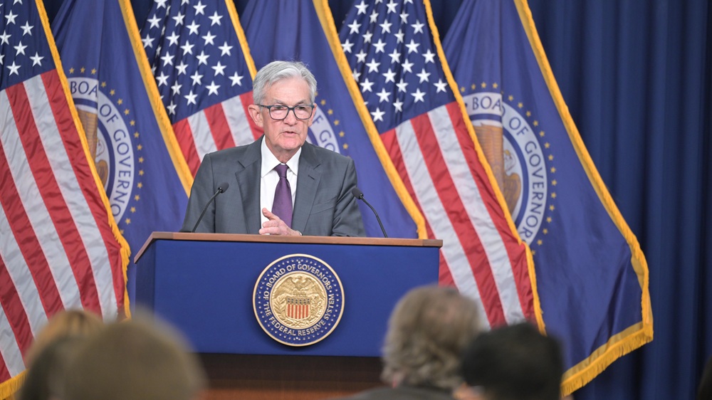 美聯(lián)儲利率不變 鮑威爾：不急於降息 未接觸特朗普