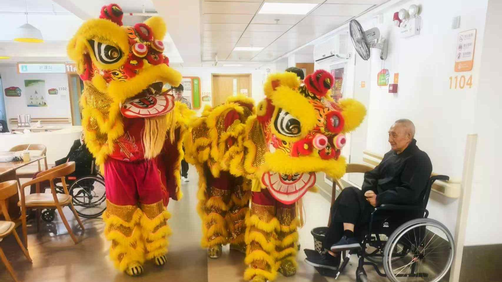 暖心服務(wù)不打烊 深圳民政開(kāi)展「愛(ài)心年夜飯」