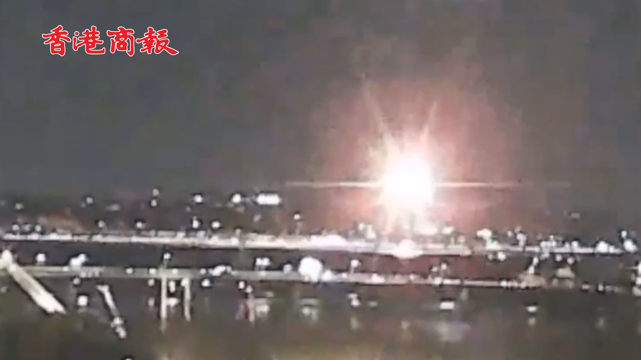 有片丨美國(guó)一客機(jī)與軍用直升機(jī)相撞墜河 機(jī)場(chǎng)緊急關(guān)閉