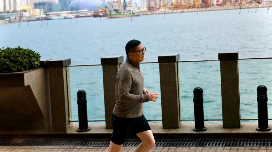 鄧炳強(qiáng)年初四新春跑步 笑言「順便當(dāng)行大運(yùn) 攞個(gè)好意頭」