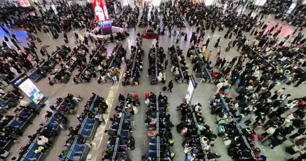 中國春運(yùn)前20天全社會(huì)跨區(qū)域人員流動(dòng)量預(yù)計(jì)達(dá)48億人次