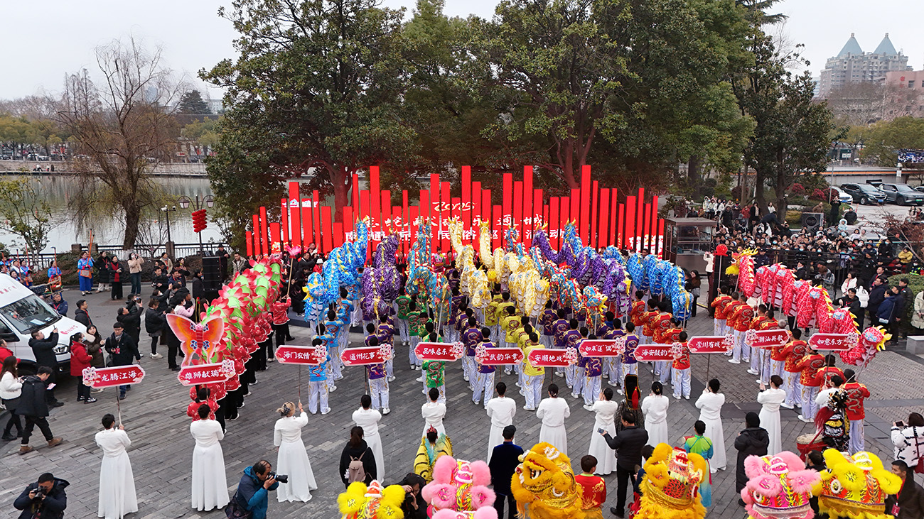 江蘇南通邀英歌舞鬧新春 非遺國潮點(diǎn)燃江海大地